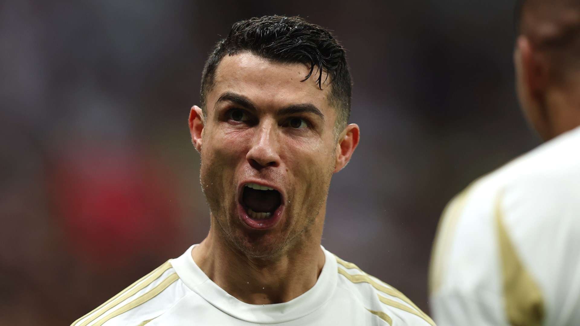 中超首战，泰山队虽未取胜，但全队展现出了顽强的拼搏精神.