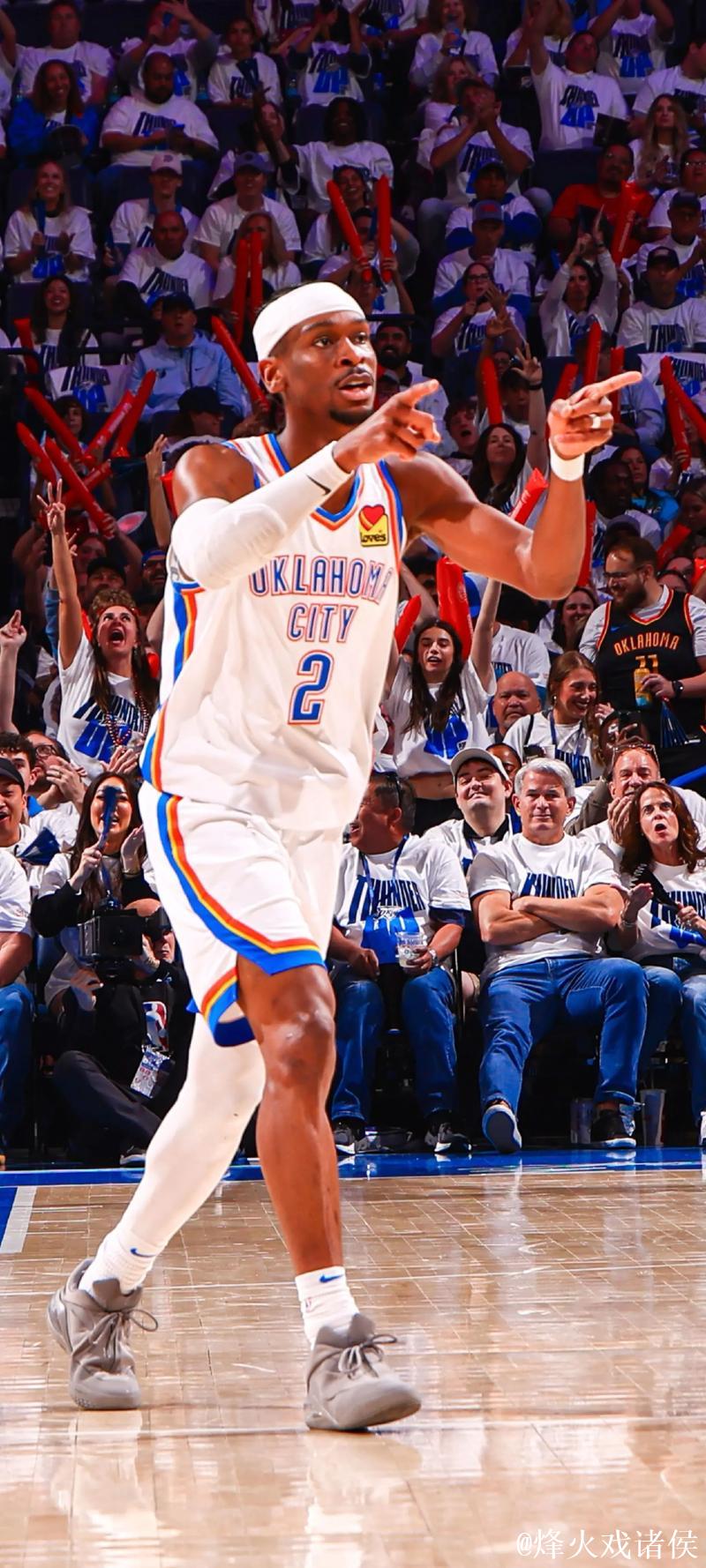 亚历山大轰下41分雷霆8连胜，快船险胜灰熊