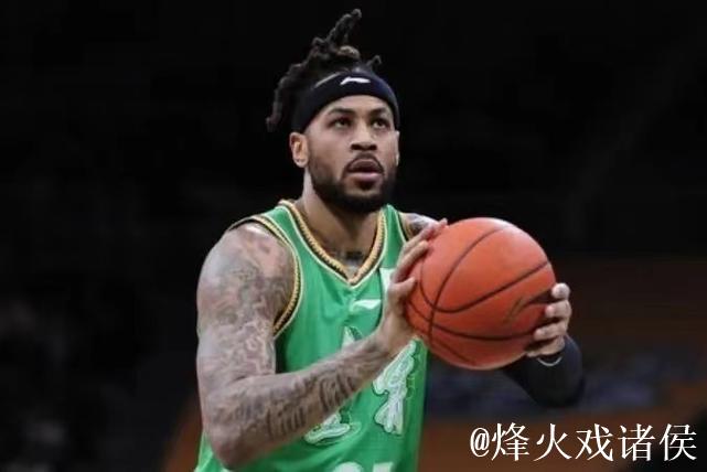 莫兰德篮下接球强起上篮,遭胡金秋正面大帽拒绝 莫兰德篮下接球强起上篮,遭胡金秋正面大帽拒绝